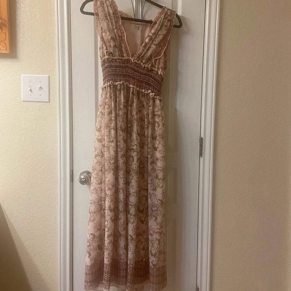 Great condition, like new maxi dress, so comfortable and easy to wear (: - Picture 2 of 7